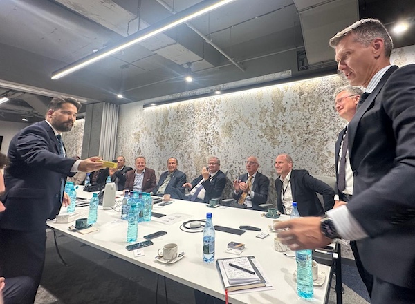 Intalnire valentin preda bursa romana afaceri noua zeelanda simon bridges presedinte aukland business chamber